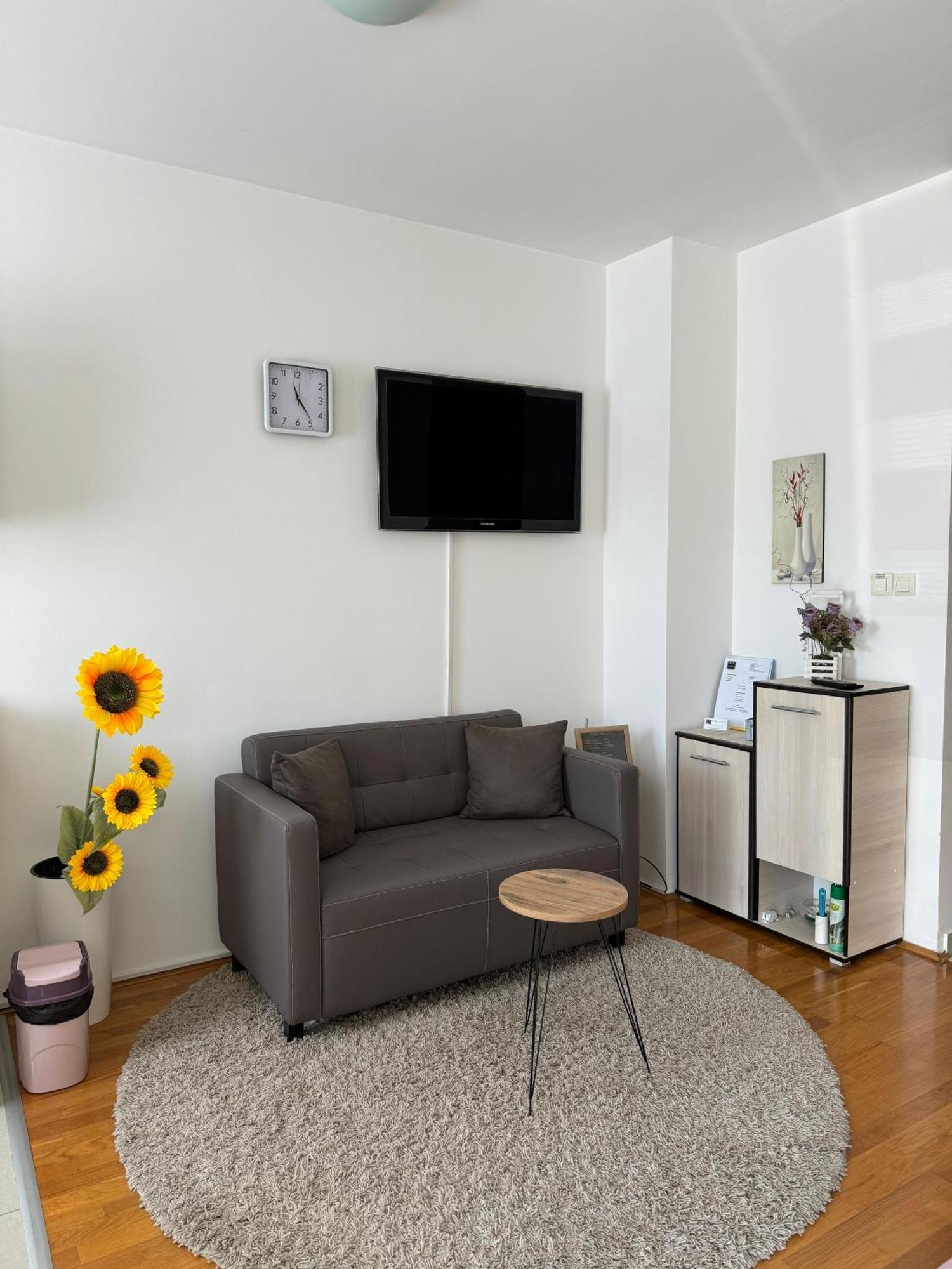 Angellina Apartmani Sremska Mitrovica Dış mekan fotoğraf