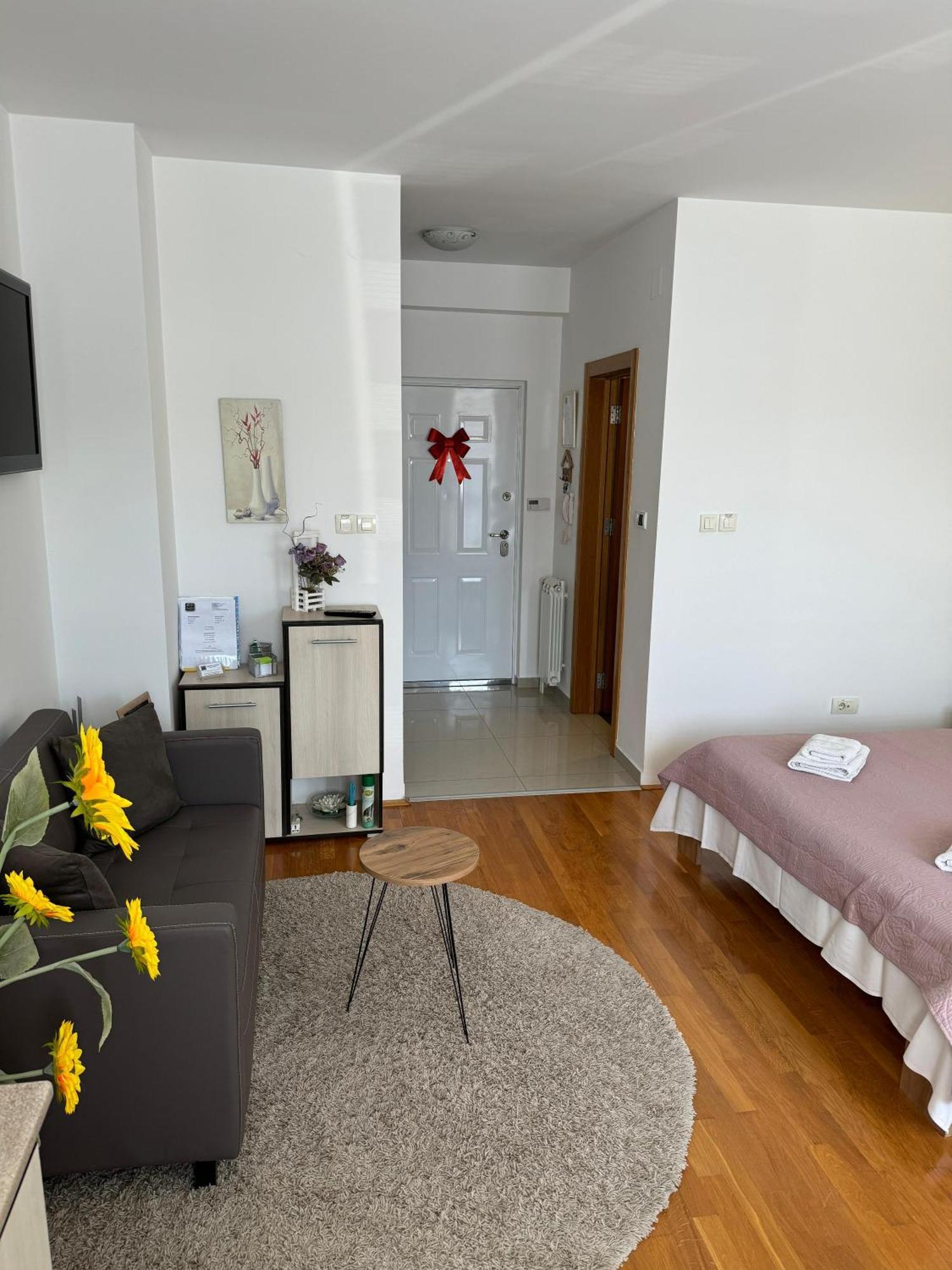 Angellina Apartmani Sremska Mitrovica Dış mekan fotoğraf