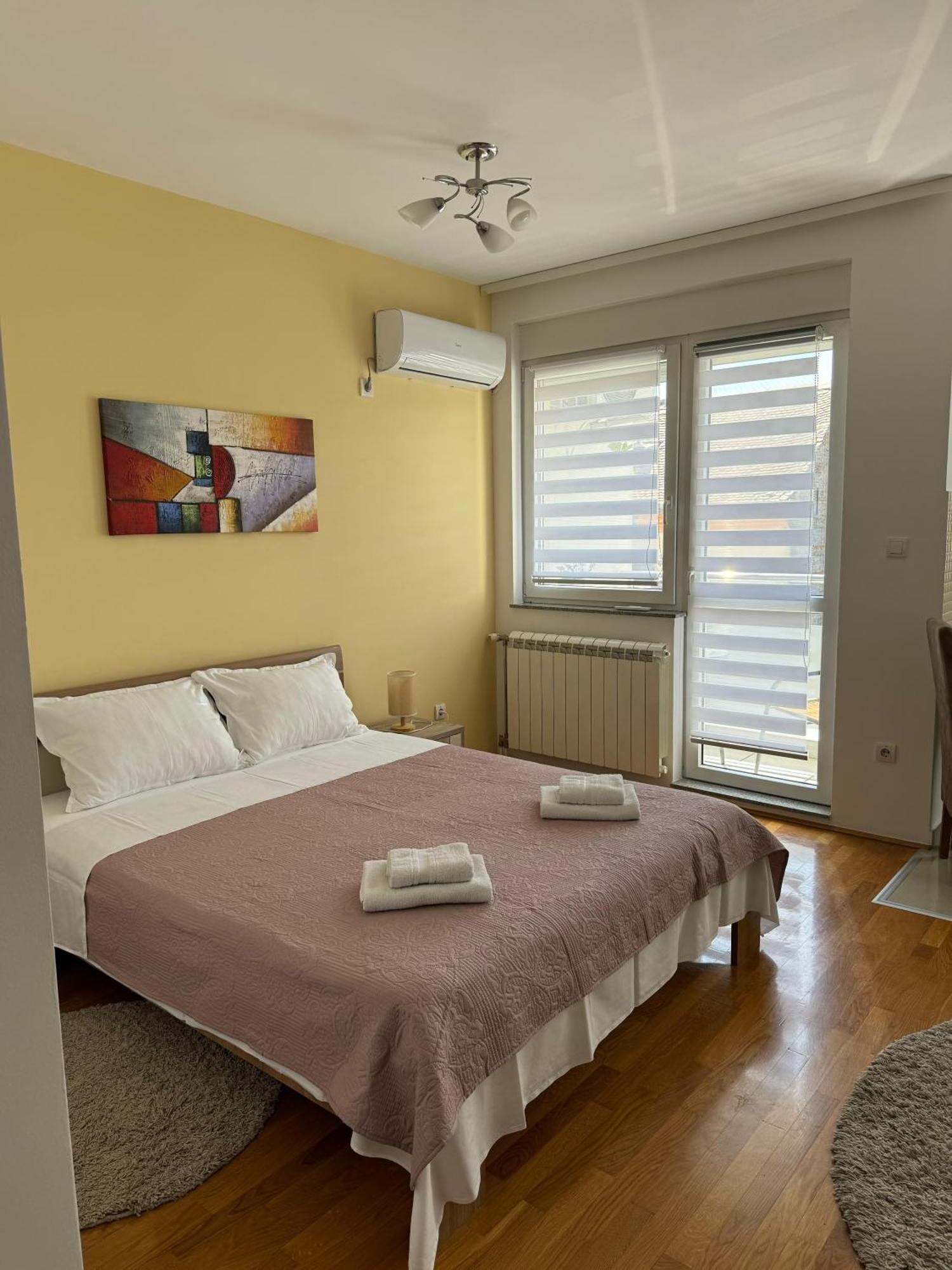 Angellina Apartmani Sremska Mitrovica Dış mekan fotoğraf
